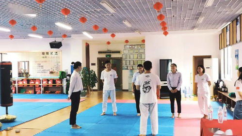 新時(shí)期教育工作者 合格的教育服務(wù)者與文化傳播者