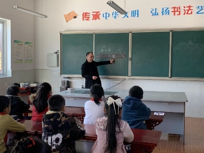 自貢“盟沿合作”送書法進校園，文化教育服務(wù)潤澤心靈